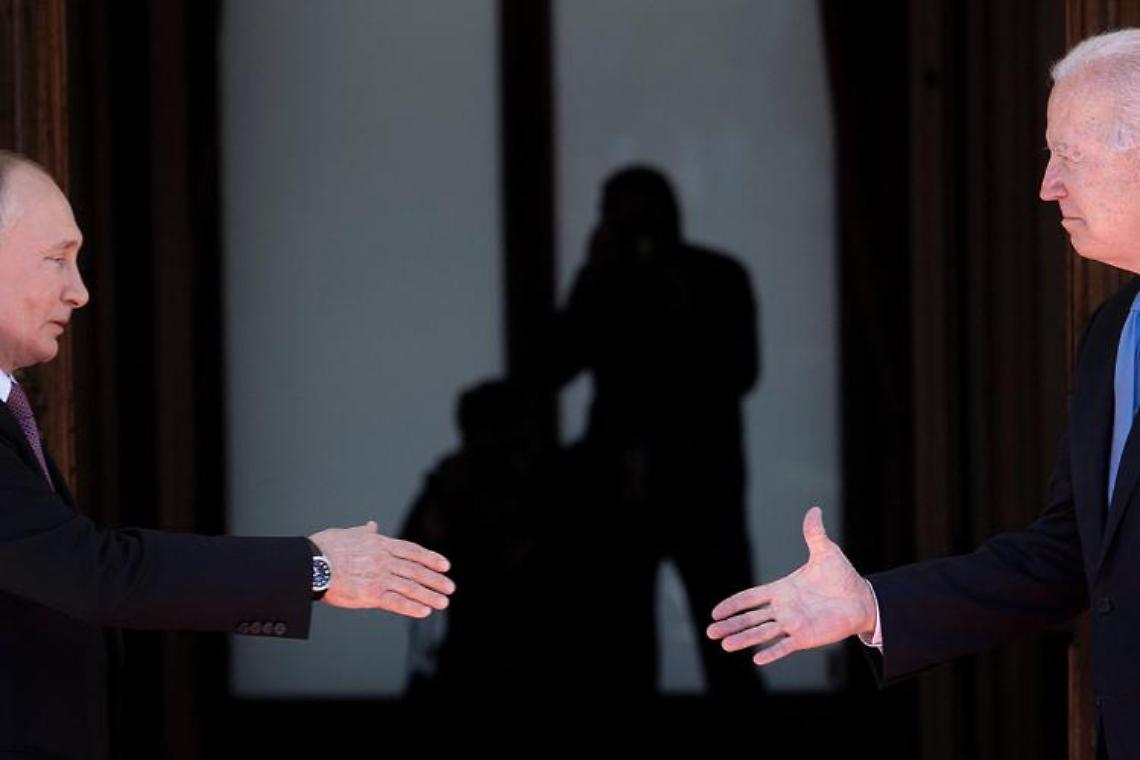 Biden-Putin, summit a Ginevra: la stretta di mano tra i leader