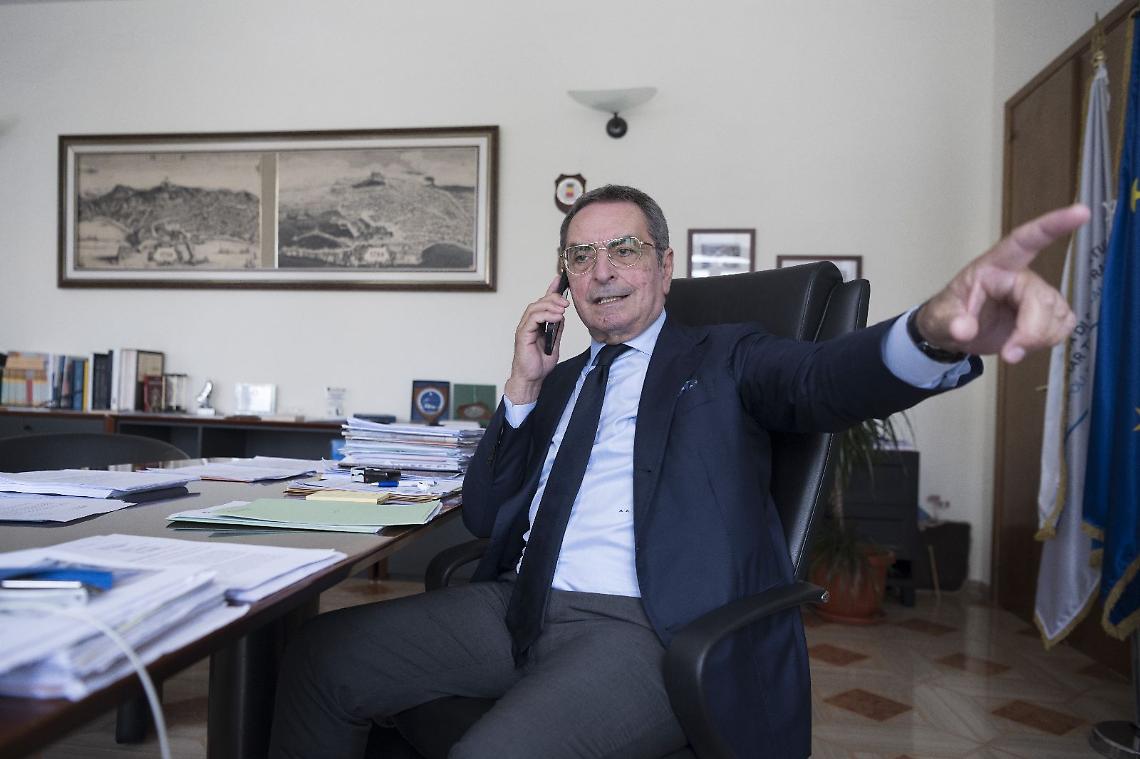 Porto di Napoli: si cambia. Indicazioni, fioriere, controlli e altri progetti