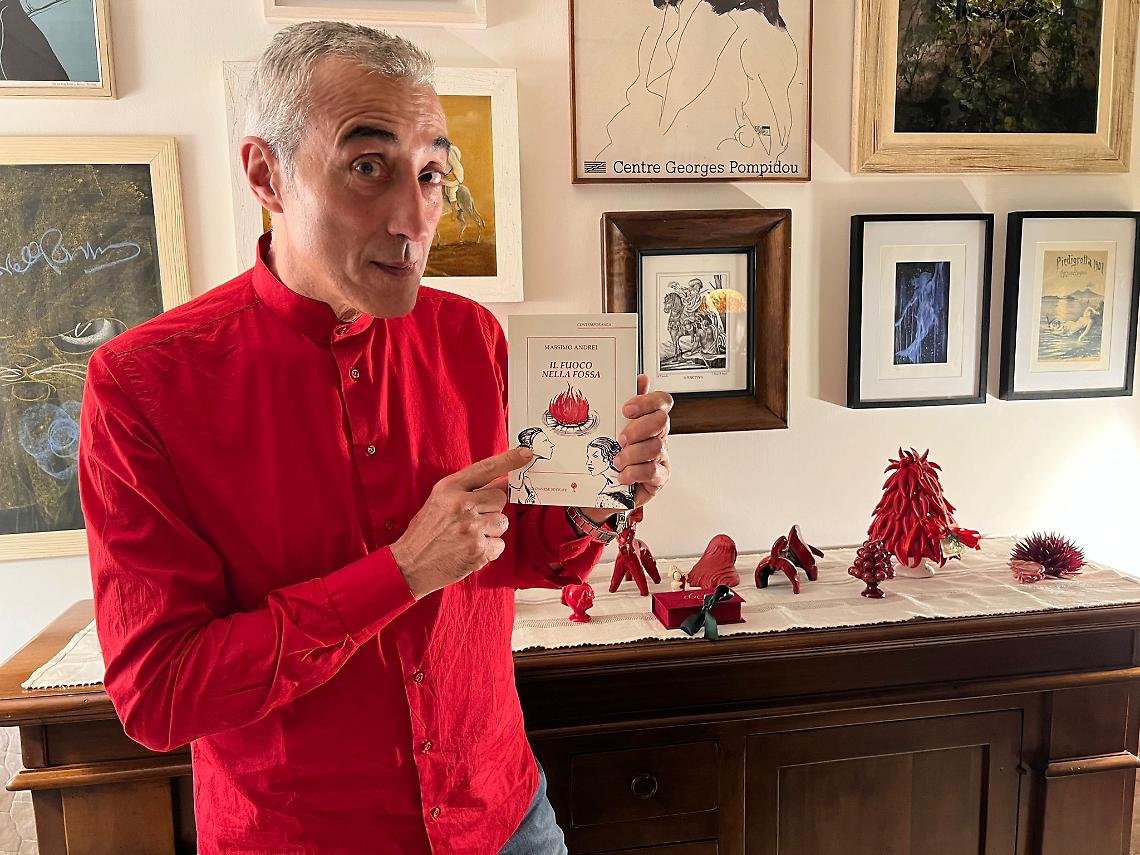 Massimo Andrei al Mann con il suo nuovo libro “Il fuoco nella fossa”
