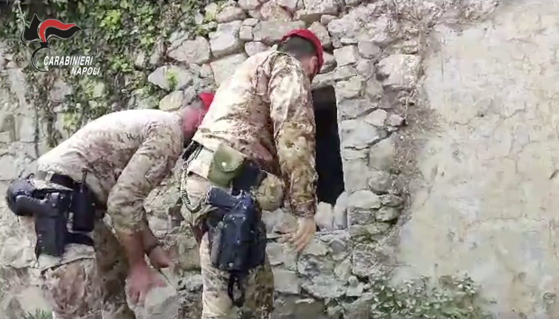 Monti Lattari, scoperto bunker per la coltivazione della marijuana