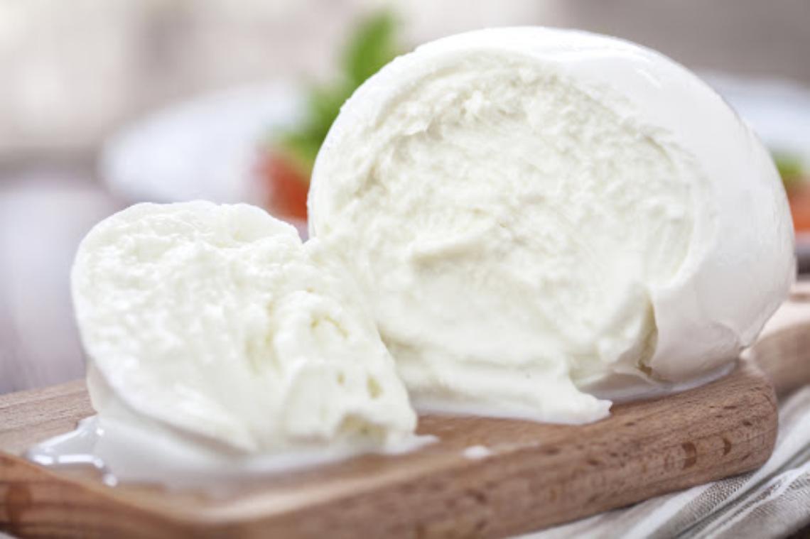 Mozzarella Dop diventa fashion con Dolce&Gabbana per la ricerca scientifica
