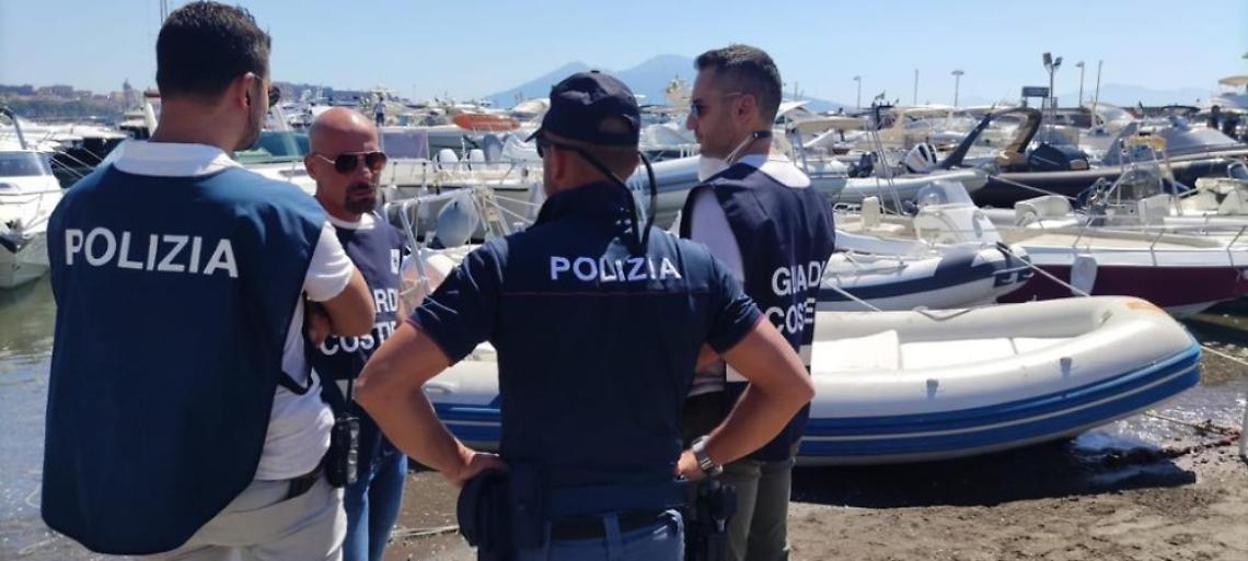 Ormeggio abusivo con 42 barche, sequestri a Mergellina