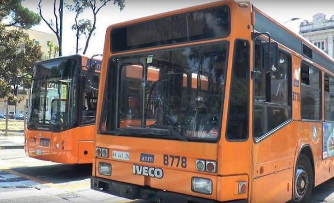 Le scuse dell'Anm alla partoriente multata sul bus: «È stato un eccesso di zelo, riesamineremo la pratica»