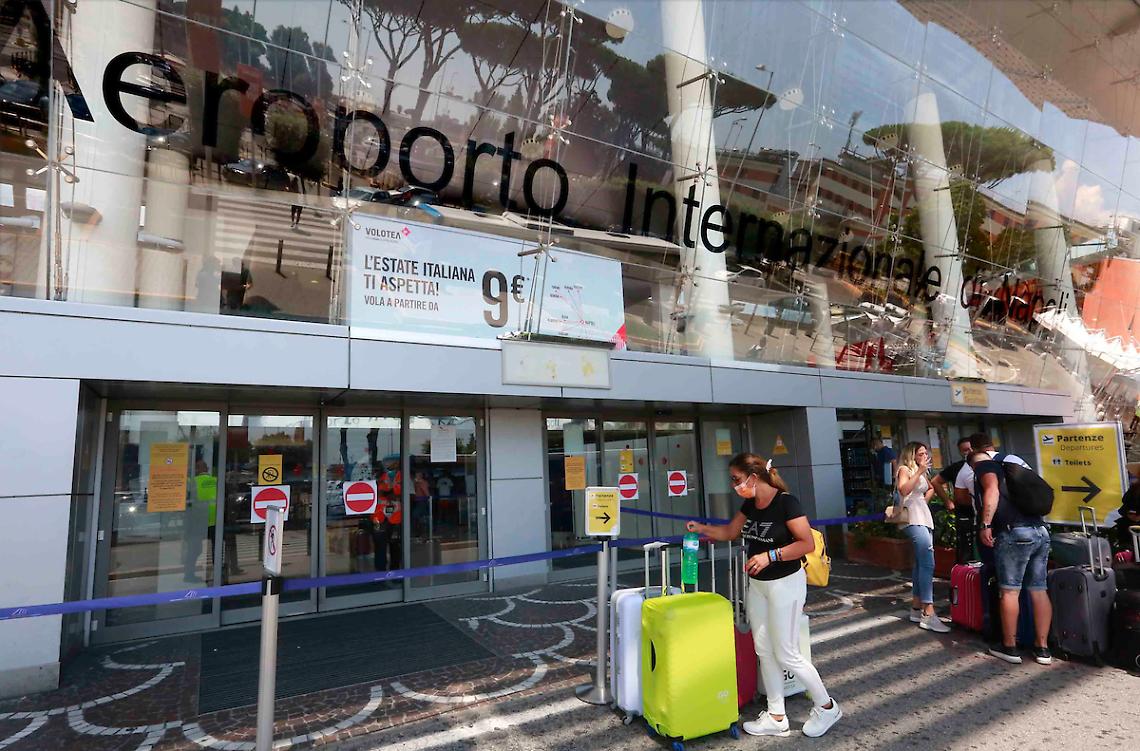 Vigili aggrediti per verbale auto, denunciati padre e figlie
