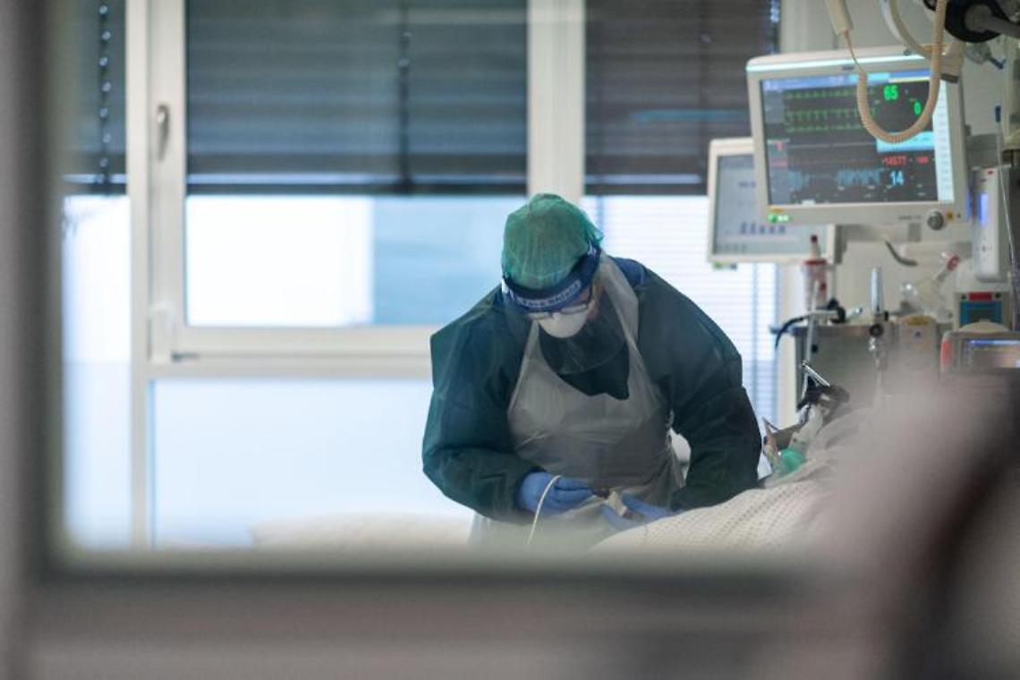 Covid, Sardegna e Sicilia a rischio zona gialla: terapie intensive al limite