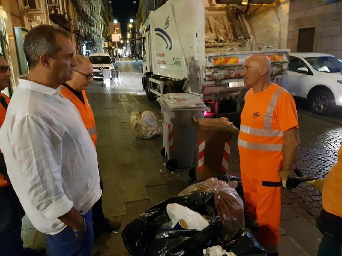 De Magistris per una notte in strada con Asìa