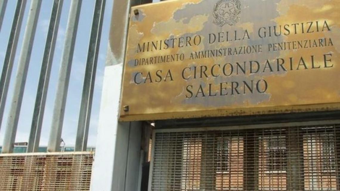 Scontro tra bande detenuti, tredici arresti a Salerno 