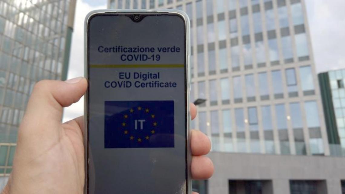 Green pass obbligatorio per tutti i lavoratori, ok al decreto