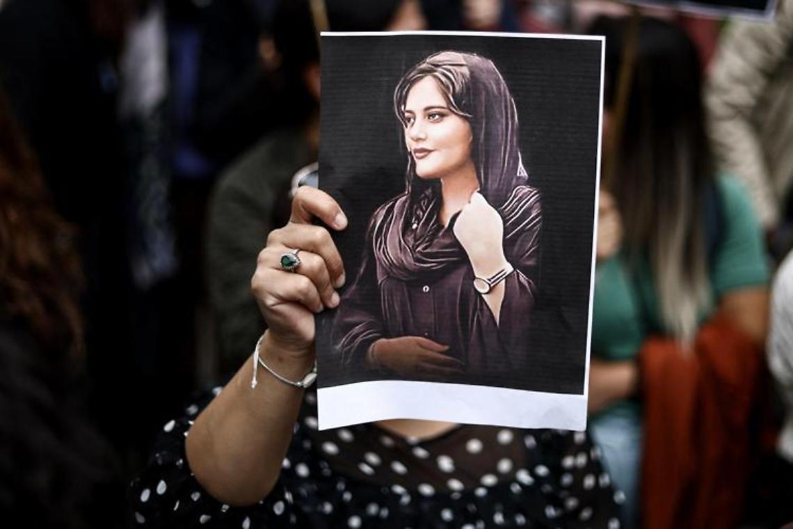 Mahsa Amini, arrestato oggi padre in Iran a un anno da morte figlia