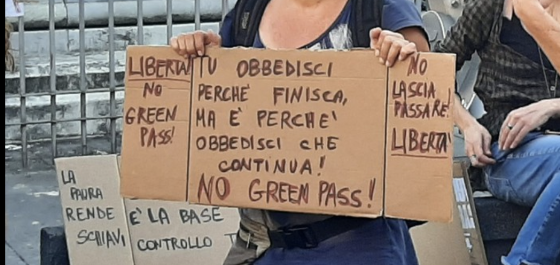 Manifestazione No Green Pass a Napoli, in 150 in piazza
