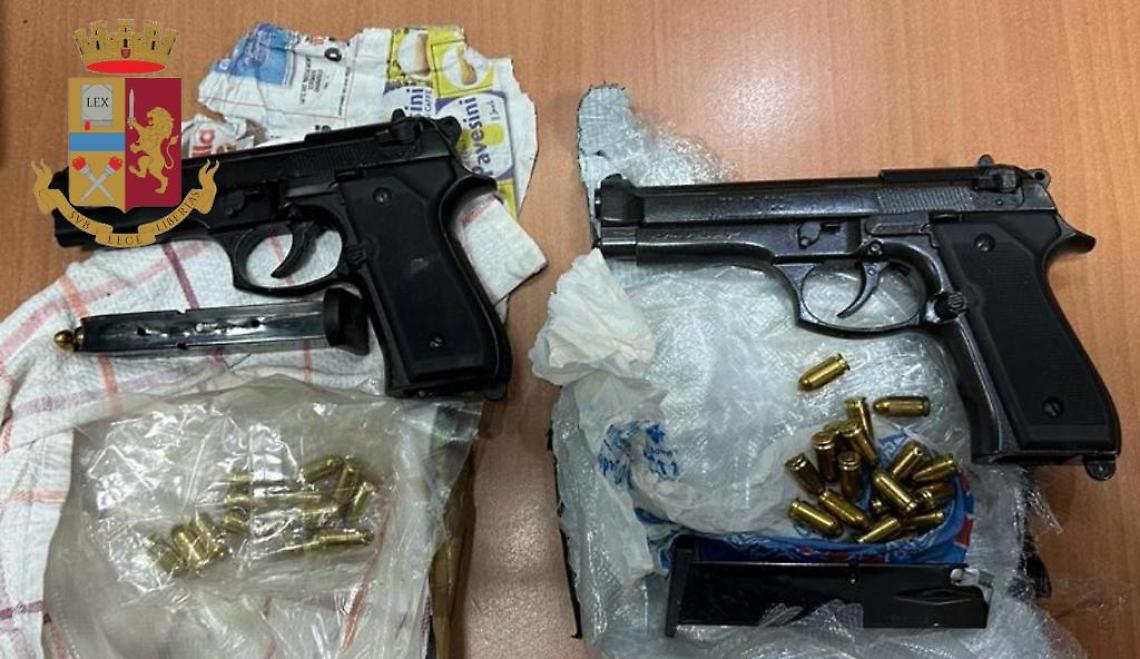Scampia, polizia scova armi e munizioni