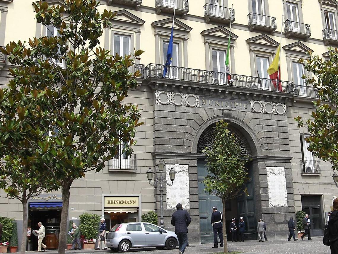 Piazza Carlo III, <br>al vai i lavori di ripavimentazione
