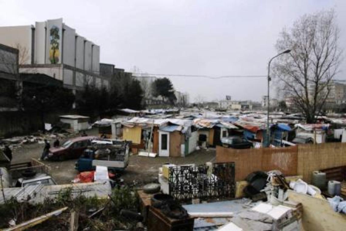 Detenuto serbo fa visita ai parenti al campo rom di Secondigliano ed evade