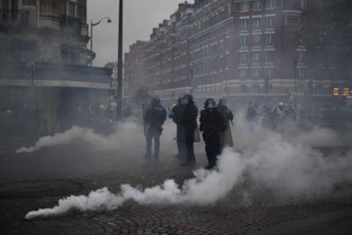 Gilet gialli, tensione a Parigi e 24 fermi
