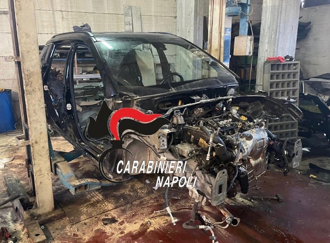 Auto rubate e rivendute, 4 in manette
