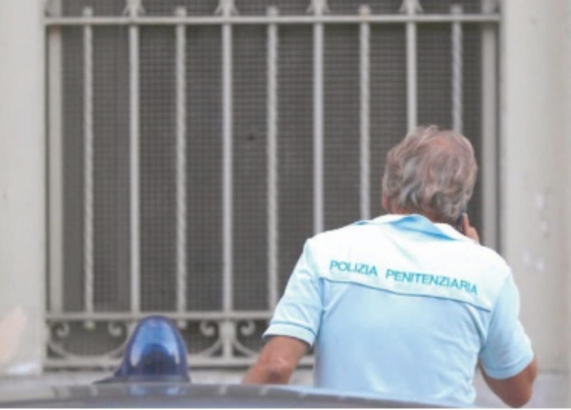 Notte d'inferno a Nisida: massacrati due poliziotti 