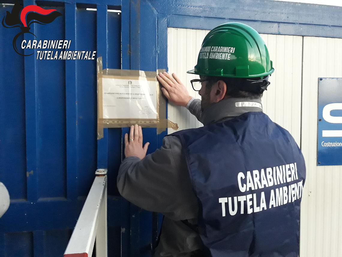 Acque reflue nel Sebeto, sequestrata carpenteria abusiva