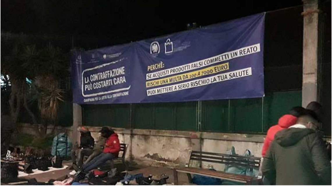 Commercianti di Castellammare in rivolta contro i "vu' cumprà"