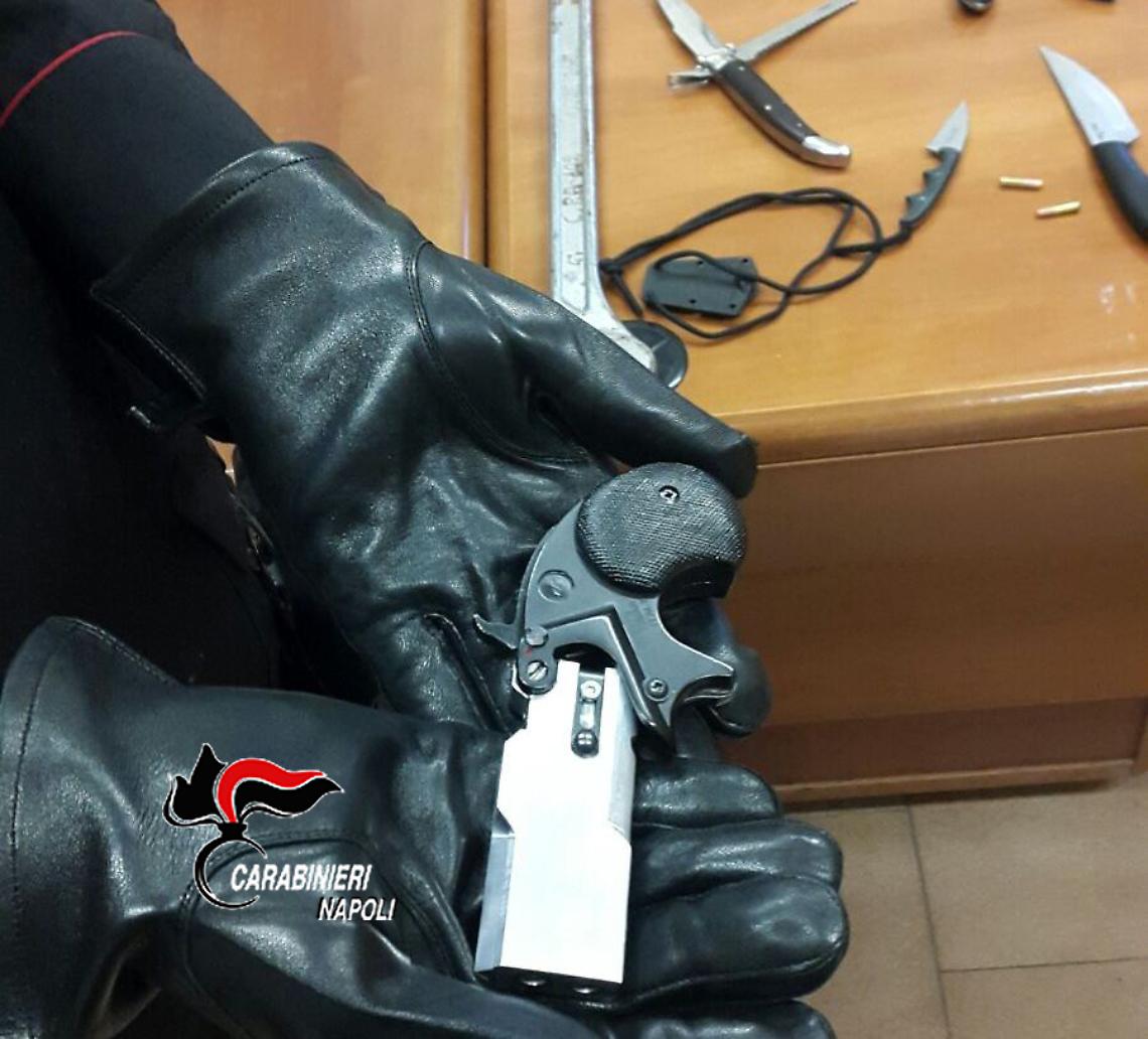 Manda emissari armati per recuperare un credito di 30mila euro: due arresti e una denuncia