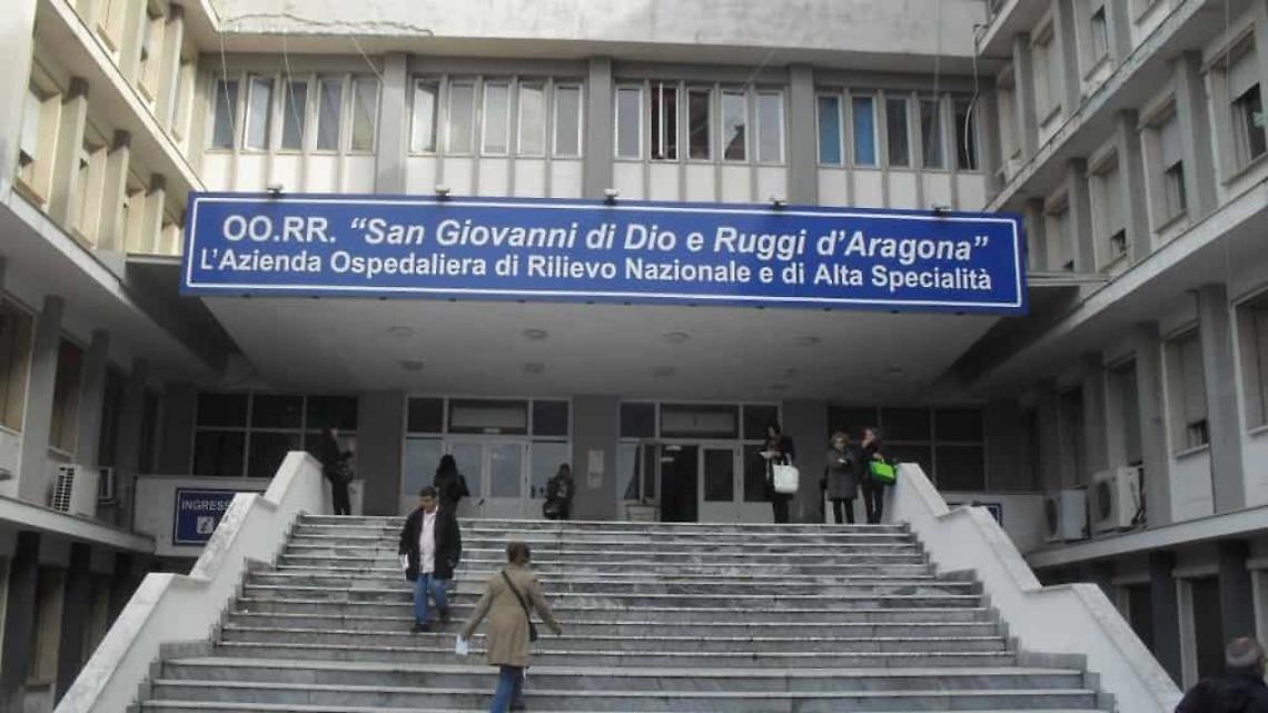 Muore paziente, medico e infermiere aggrediti all'ospedale di Salerno