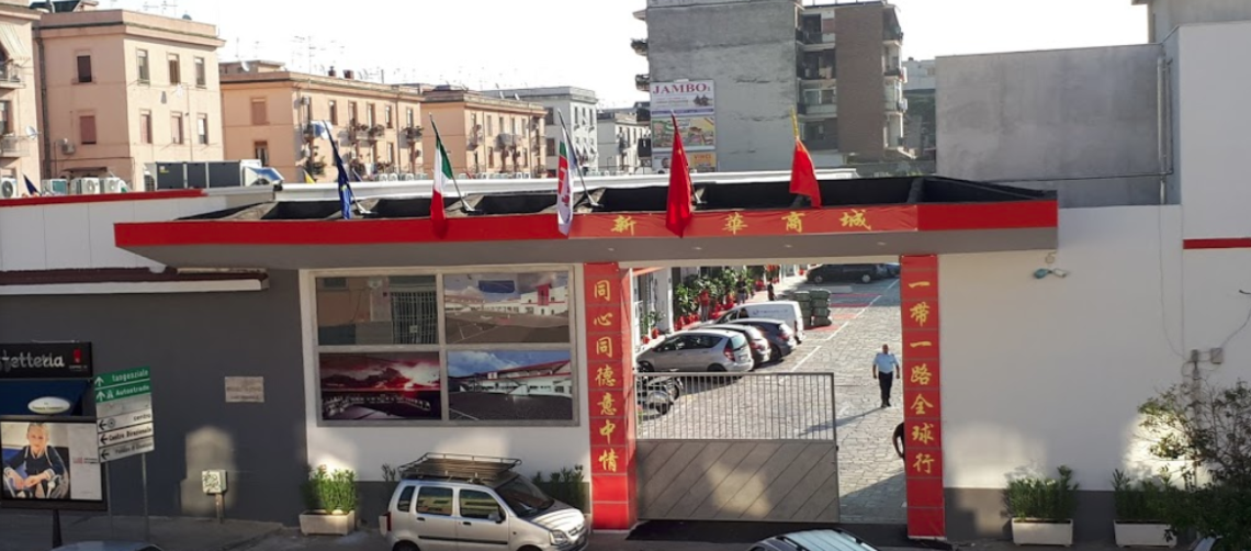 Centro commerciale cinese abusivo, scatta il sequestro