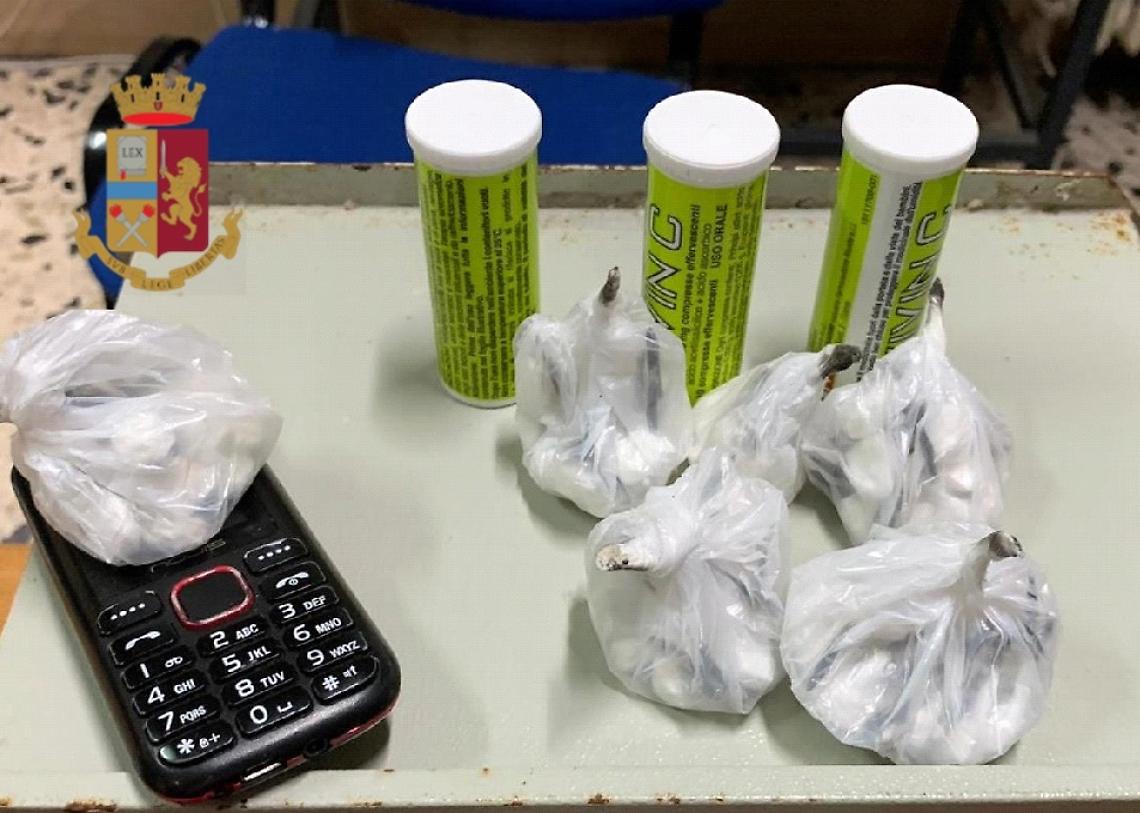 Spaccio nella guardiola, tre arresti e due denunciati