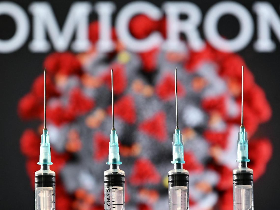Variante Omicron, l'allarme: «Arriva via posta, non comprate all'estero»