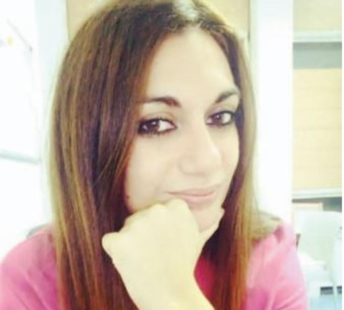 Dottoressa picchiata a calci e pugni in strada e rapinata