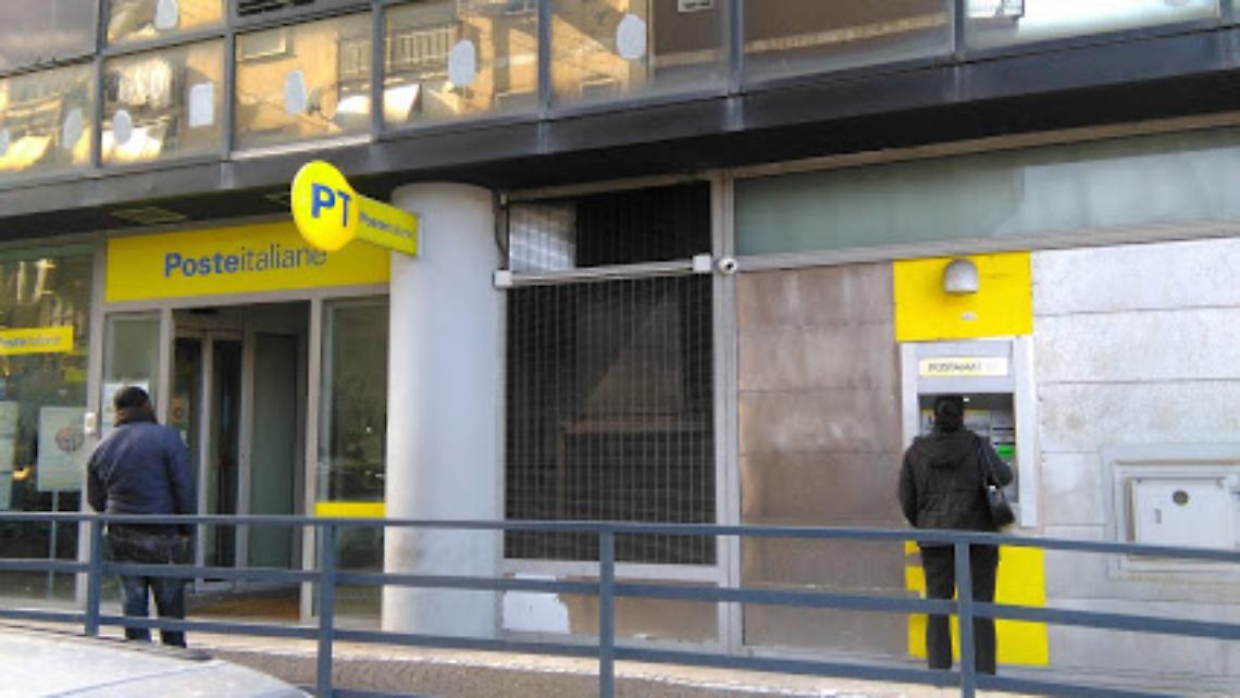 Rapine da 15mila euro davanti all'ufficio postale, arrestati 2 carabinieri 
