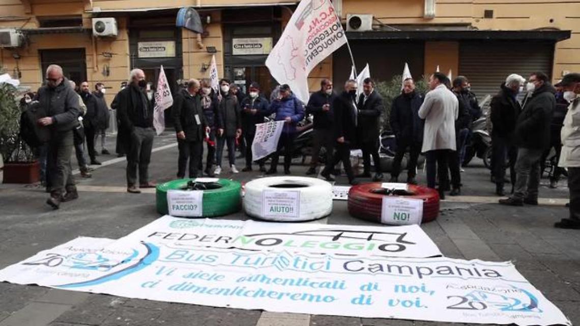 Sit-in Ncc davanti a Regione, «settore in agonia»