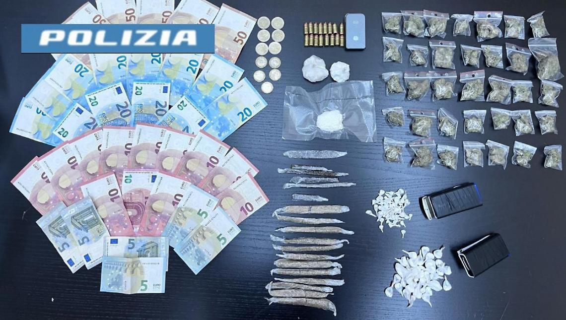 Droga nel vano elettrico di uno stabile, un arresto