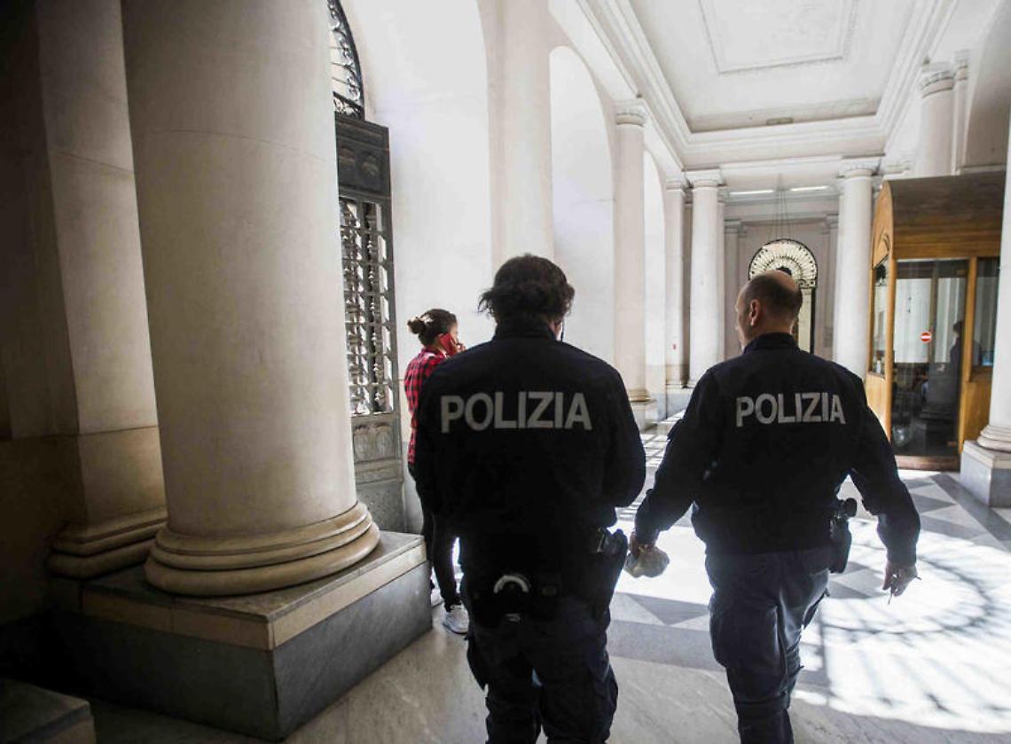 Molotov contro la Federico II, spunta l'ipotesi Unabomber