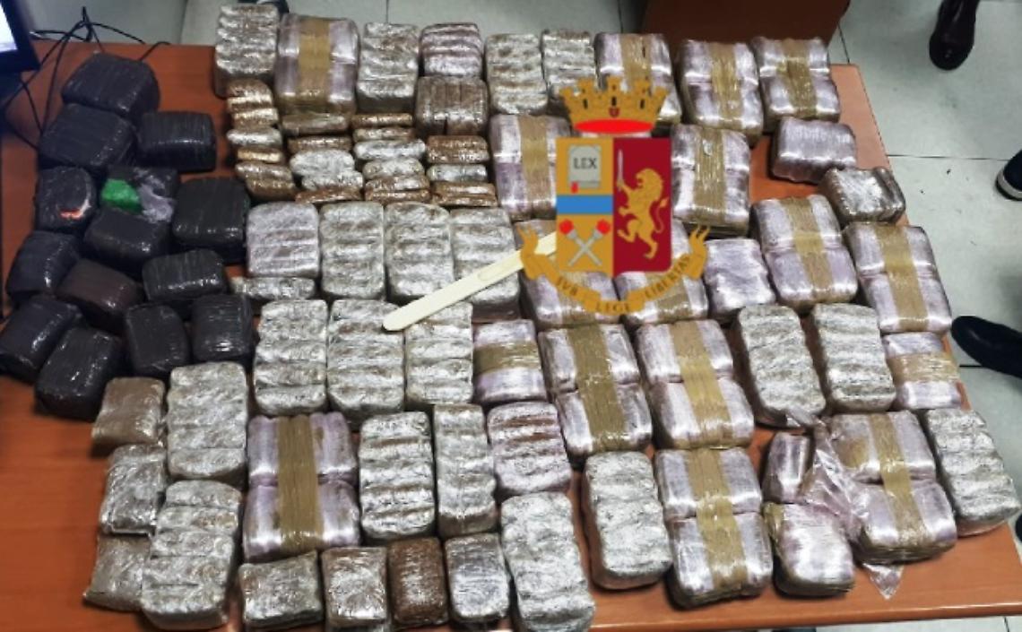 Sorpreso con 36 chili di hashish in auto, arrestato 71enne