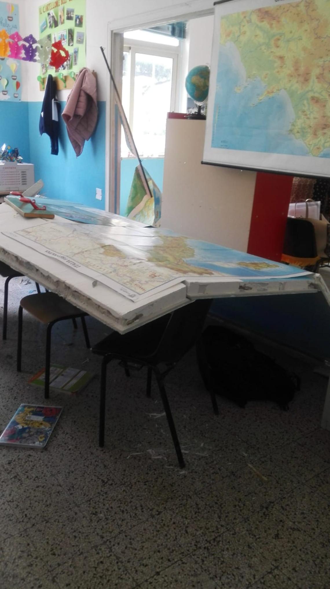 Crolla parete in una scuola, feriti maestra incinta e bambini a Sant'Anastasia