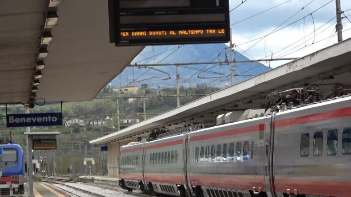 Maltempo, ancora stop treni tra Amorosi e Telese