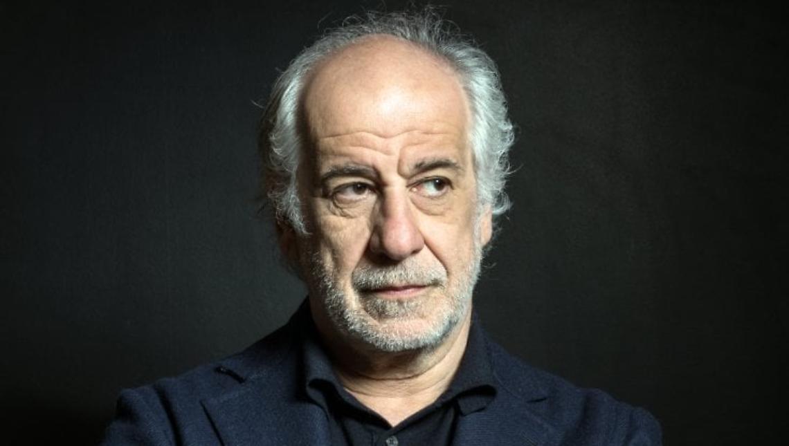 Toni Servillo, lieve malore sul palco a Parigi. In ospedale per accertamenti
