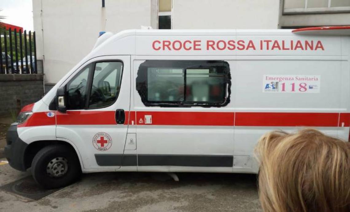 Servizio ambulanze e bar stadio nellemani del clan: due arresti