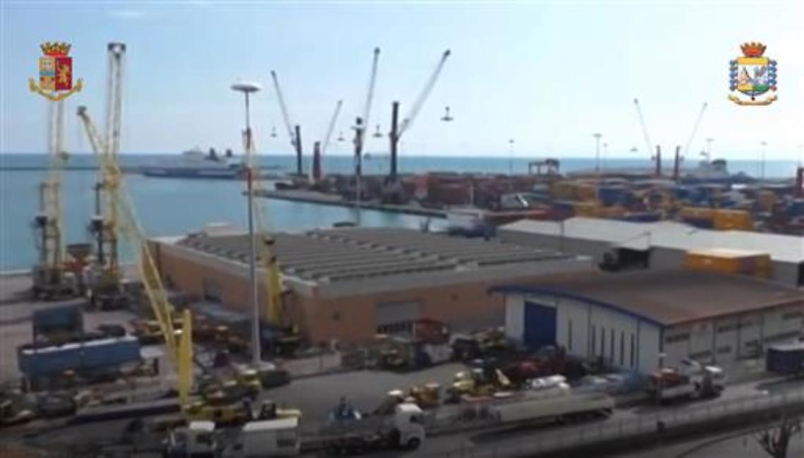 Sequestrati 65 chili di cocaina nel porto di Salerno