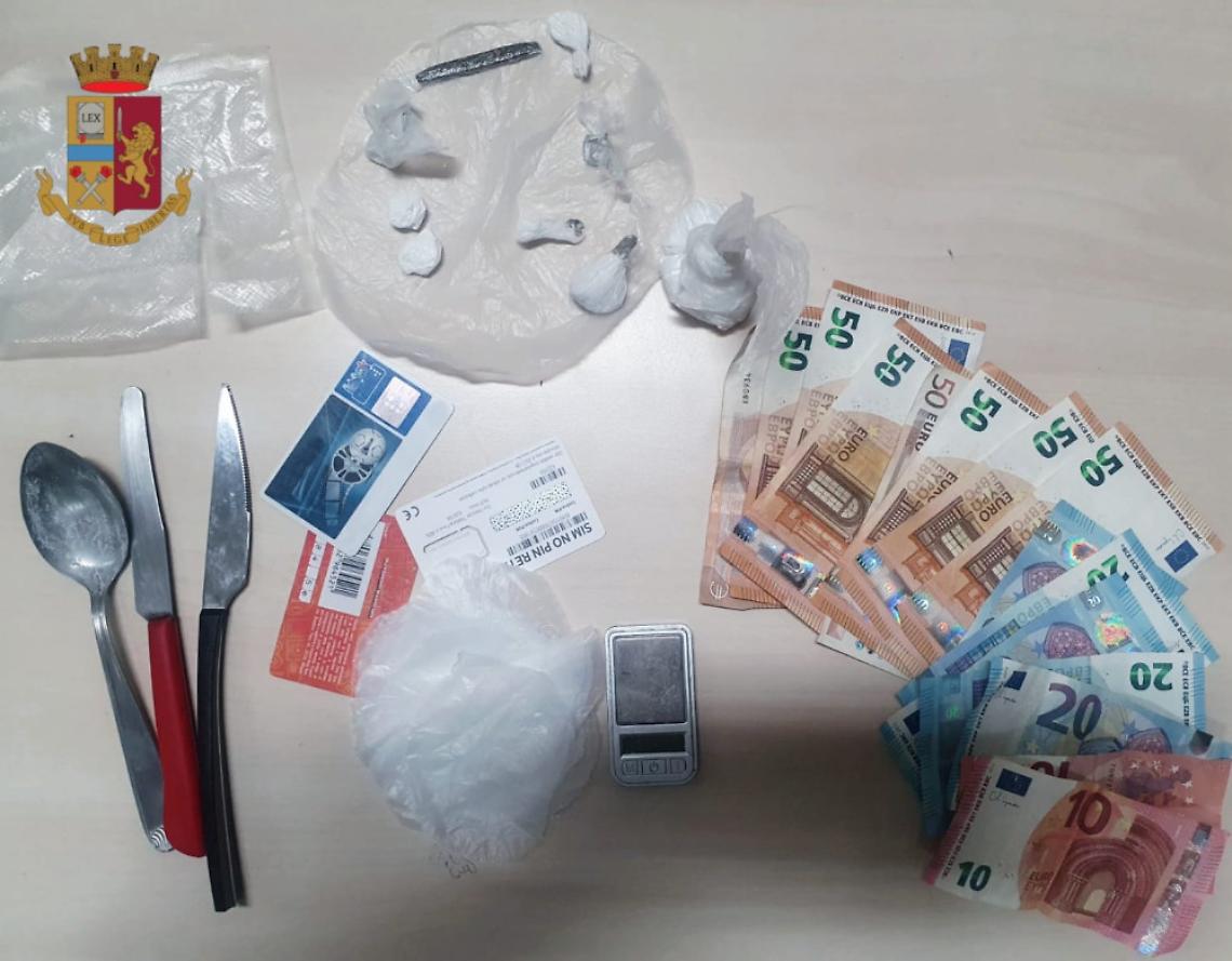 Area condominiale come base di spaccio, arrestati due spacciatori