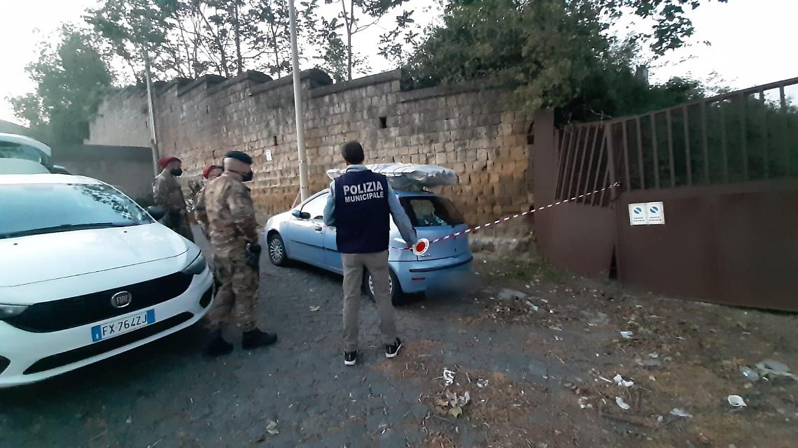 Sorpresi ad abbandonare 300 chili di amianto, due denunciati
