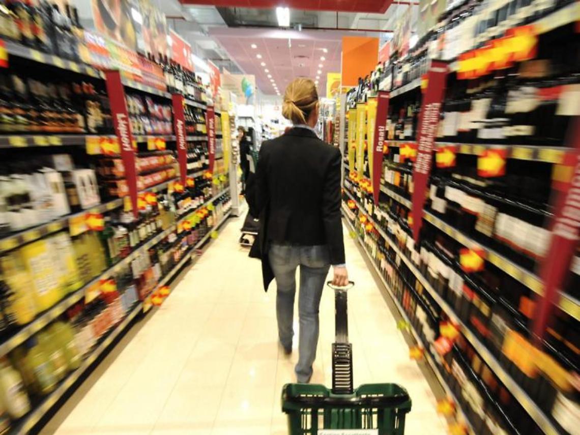 Inflazione, carrello spesa sale a +5,7%: accelerano alimentari