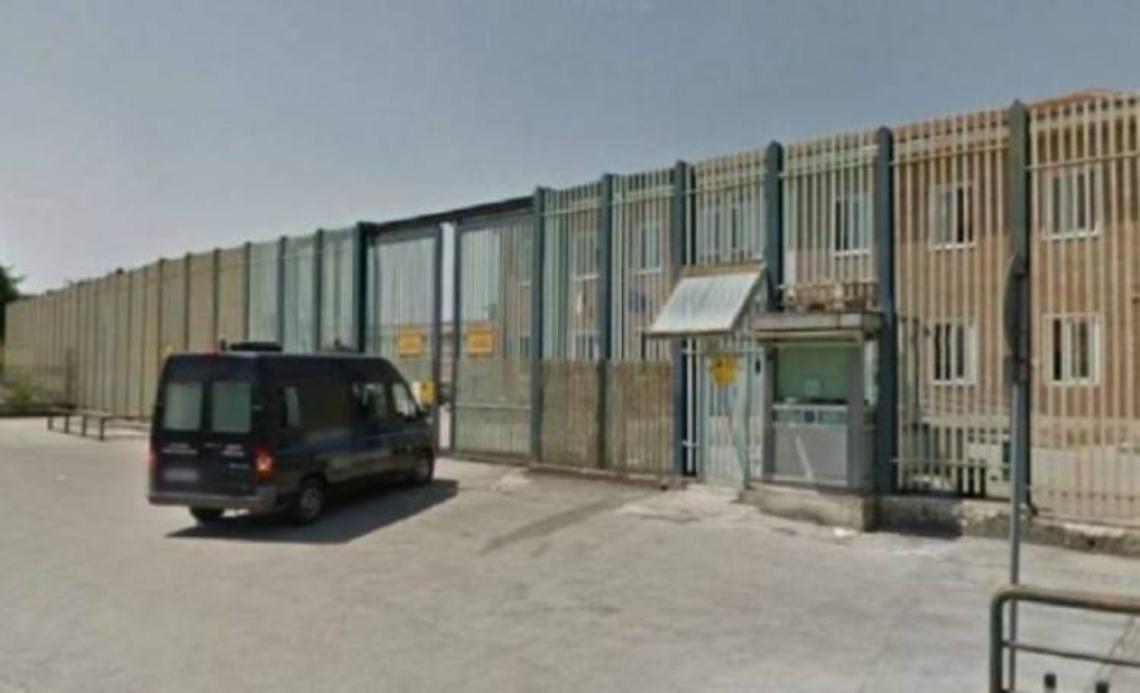 Rivolta in carcere ad Avellino: agenti feriti