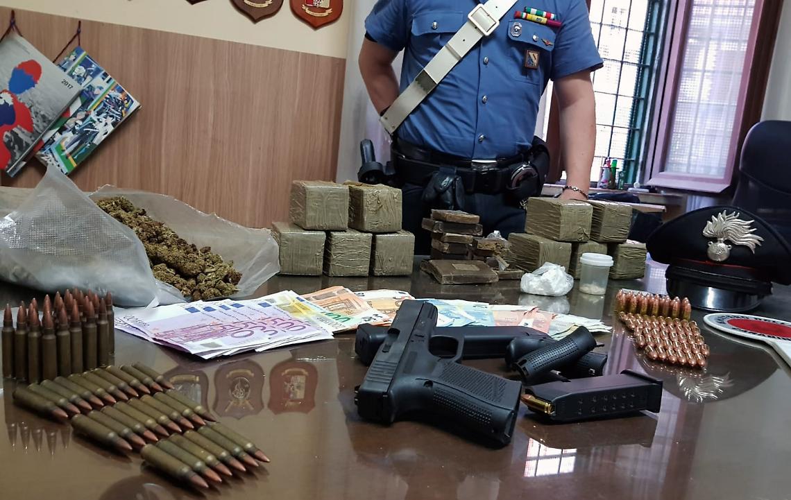 Barra, arrestato con armi <br>e droga in camera da letto