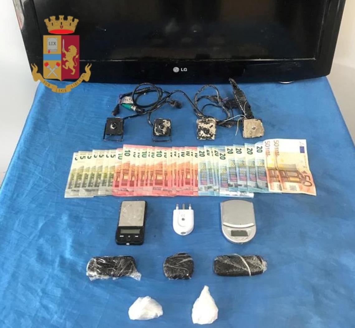 Pianura, telecamere per proteggere la base di spaccio