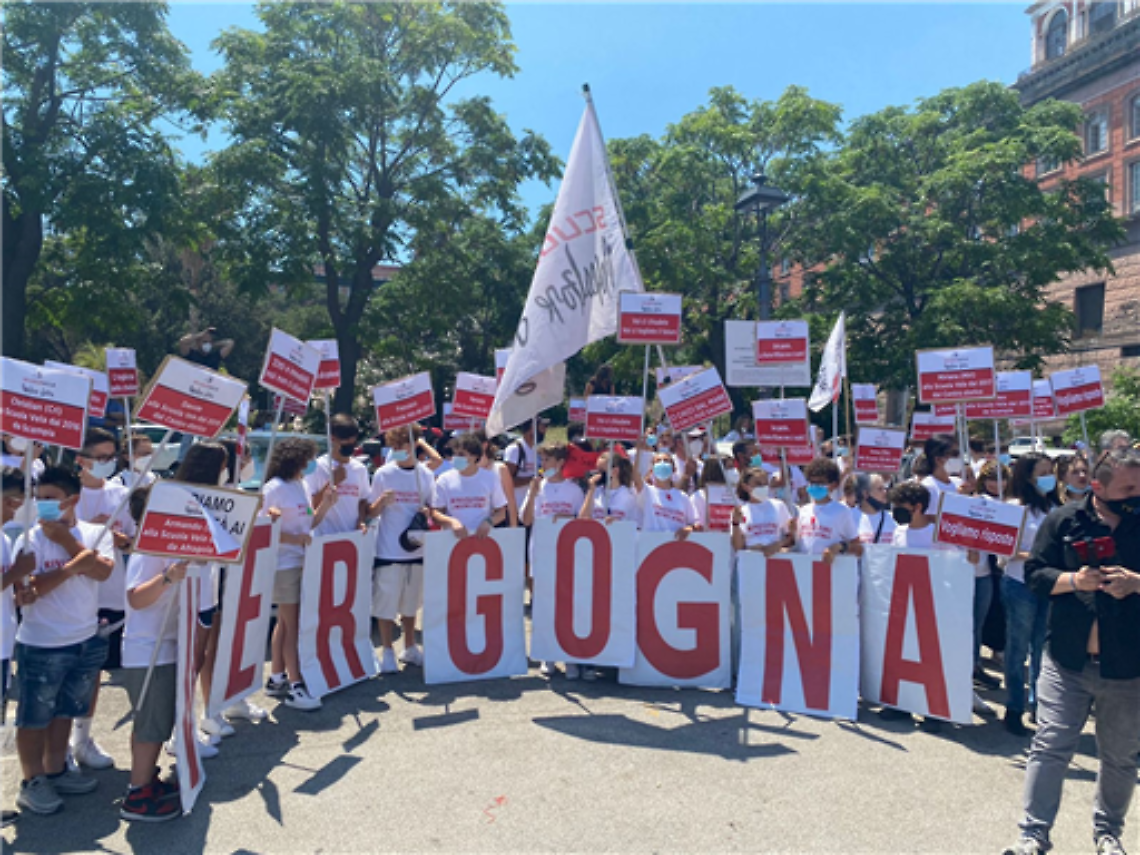 Protesta Mascalzone Latino: "Rivogliamo la nostra scuola vela"