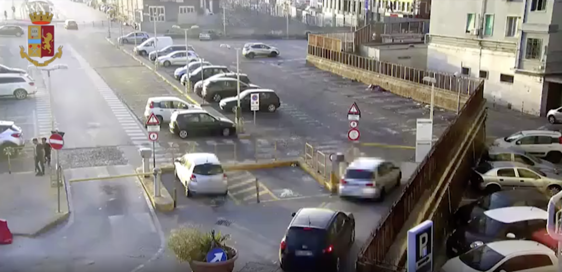 Gestivano parcheggio metropark come proprio, in 10 a giudizio