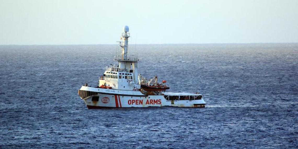 Salvini: «Via libera allo sbarco dei minori dalla Open Arms, ma la responsabilità è esclusivamente di Conte»»