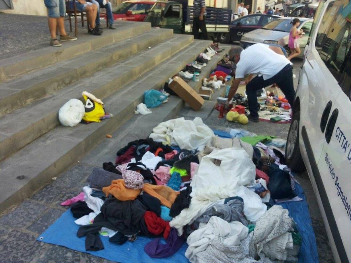 Ercolano, sequestrati quintali di abiti usati