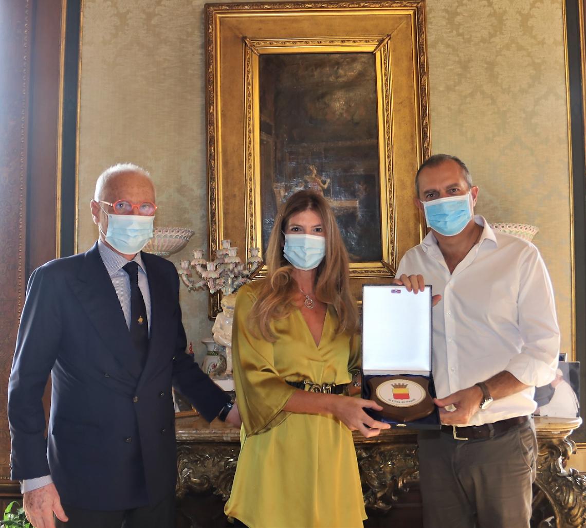 Il nuovo console onorario del Perù da de Magistris