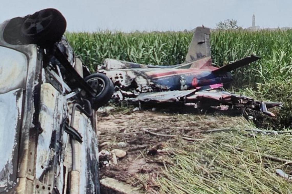 Frecce Tricolori, aereo precipita e si schianta su auto: morta una bambina 